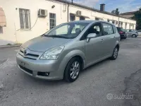 Usata Toyota Corolla Verso 136 CV (100 kW) 2006 Grigio Monovolume