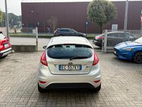Usata Ford Fiesta Titanium 82 CV (60 kW) 2010 Grigio Utilitaria