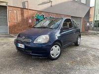Begagnad Toyota Yaris 67 HK (49 kW) 2000 Blå Sedan