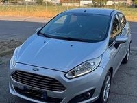 Usata Ford Fiesta 92 CV (67 kW) 2017 Grigio Berlina