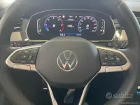 Usata VW Passat Alltrack 200 CV (147 kW) 2023 Grigio Station wagon