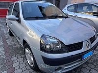 Usata Renault Clio II Privilege 75 CV (55 kW) 2003 Grigio Berlina