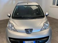 Usata Peugeot 107 68 CV (50 kW) 2008 Argento Utilitaria