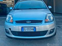 Usata Ford Fiesta 80 CV (58 kW) 2007 Grigio Berlina