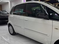 Usata Lancia Musa Platinum 95 CV (69 kW) 2011 Bianco Monovolume