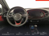 Usata Toyota Aygo X Lounge 72 CV (52 kW) 2022 Chili red & black met SUV