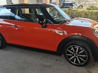 Usata Mini Cooper D 116 CV (85 kW) 2019 Arancione Utilitaria