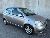Usata Toyota Yaris 87 CV (63 kW) 2005 Marrone Berlina
