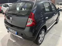 Usata Dacia Sandero Stepway 87 CV (63 kW) 2010 Grigio Berlina
