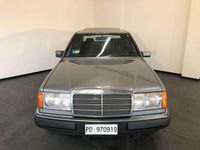 Usata Mercedes E200 122 CV (89 kW) 1989 Grigio Berlina