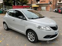 Usata Lancia Ypsilon Gold 69 CV (50 kW) 2019 Grigio Utilitaria