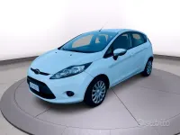 Usata Ford Fiesta Titanium 68 CV (50 kW) 2010 Bianco Berlina