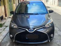 Usata Toyota Yaris Hybrid Active 75 CV (55 kW) 2015 Grigio Berlina