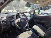 Usado Fiat Punto Easy 77 CV (56 kW) 2016 Negro Utilitario