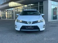 Usata Toyota Auris Touring Sports Lounge 90 CV (66 kW) 2014 Bianco Station wagon