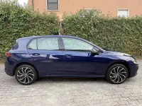 Usata VW Golf VIII Life 131 CV (96 kW) 2023 Blu / metallizzato Utilitaria