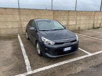 Usata Kia Rio 90 CV (66 kW) 2018 Grigio Berlina