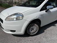 Usata Fiat Grande Punto Dynamic 65 CV (47 kW) 2008 Bianco Utilitaria