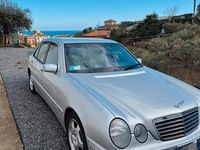 Usata Mercedes E200 186 CV (136 kW) 2000 Grigio Berlina