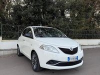 Usata Lancia Ypsilon Gold 69 CV (50 kW) 2016 Bianco Utilitaria