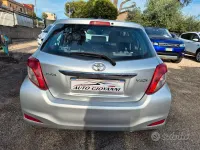 Usata Toyota Yaris Lounge 90 CV (66 kW) 2012 Grigio Utilitaria