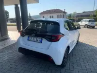 Usata Toyota Yaris Hybrid Trend 116 CV (85 kW) 2021 Bianco Berlina
