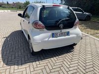 Usata Toyota Aygo Connect Style 68 CV (50 kW) 2012 Bianco Utilitaria