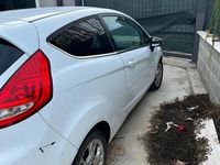 Usata Ford Fiesta 70 CV (51 kW) 2011 Bianco Berlina