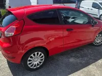 Usata Ford Fiesta 75 CV (55 kW) 2014 Rosso / pastello Utilitaria