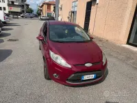 Usata Ford Fiesta 92 CV (67 kW) 2010 Rosso Berlina