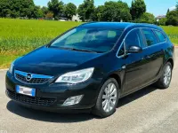 Usata Opel Astra 110 CV (80 kW) 2012 Nero Station wagon