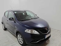 Begagnad Lancia Ypsilon Platinum 69 HK (50 kW) 2017 Blå Halvkombi