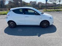 Begagnad Lancia Ypsilon Platinum 69 HK (50 kW) 2014 Vit Halvkombi