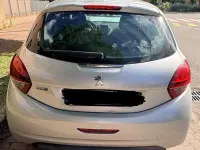 Usata Peugeot 208 Allure 82 CV (60 kW) 2015 Argento Utilitaria