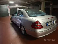 Usata Mercedes E270 177 CV (130 kW) 2002 Grigio Berlina