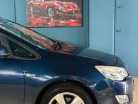 Usata Opel Astra 165 CV (121 kW) 2012 Blu Berlina