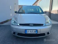 Usata Ford Fiesta 80 CV (58 kW) 2003 Grigio Utilitaria