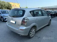 Usata Toyota Corolla Verso 116 CV (85 kW) 2005 Grigio Monovolume