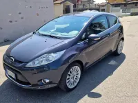 Usata Ford Fiesta Titanium 82 CV (60 kW) 2011 Bluazzurro Berlina