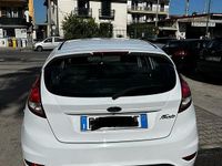 Usata Ford Fiesta 75 CV (55 kW) 2016 Bianco Berlina