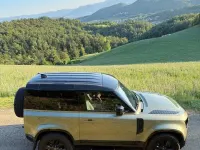 Usata Land Rover Defender SE Dynamic 200 CV (147 kW) 2024 Verde SUV