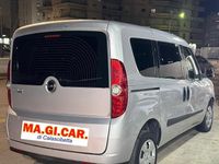 Usata Opel Combo 105 CV (77 kW) 2012 Argento Monovolume