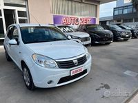 Begagnad Dacia Sandero Lauréate 70 HK (51 kW) 2010 Vit Sedan