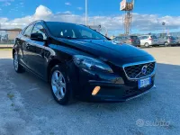 Usata Volvo V40 CC 115 CV (84 kW) 2013 Nero Station wagon