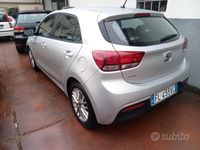 Usata Kia Rio Active 84 CV (61 kW) 2017 Grigio Berlina