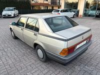 Usata Alfa Romeo 75 110 CV (80 kW) 1988 Grigio Berlina