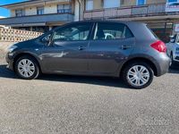 Usata Toyota Auris 90 CV (66 kW) 2007 Grigio Utilitaria