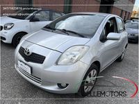 Usata Toyota Yaris 69 CV (50 kW) 2008 Argento Berlina