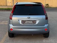 Usata Ford Fiesta Titanium 68 CV (50 kW) 2007 Blu Utilitaria