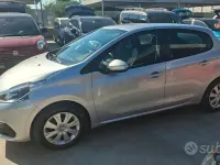 Usata Peugeot 208 68 CV (50 kW) 2016 Grigio Utilitaria